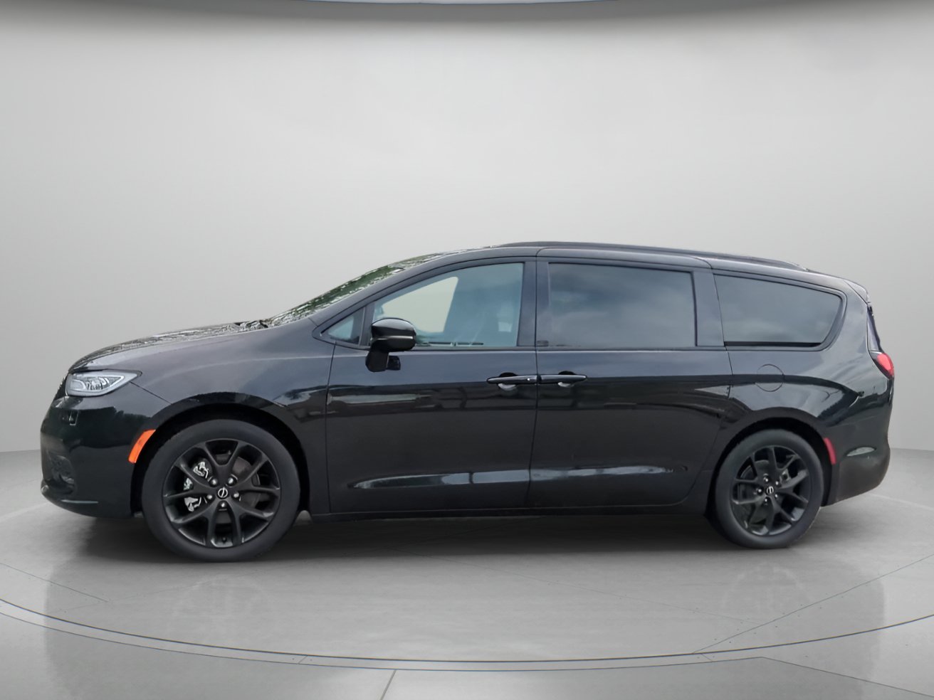 Used 2025 Chrysler Pacifica Limited FWD image 12