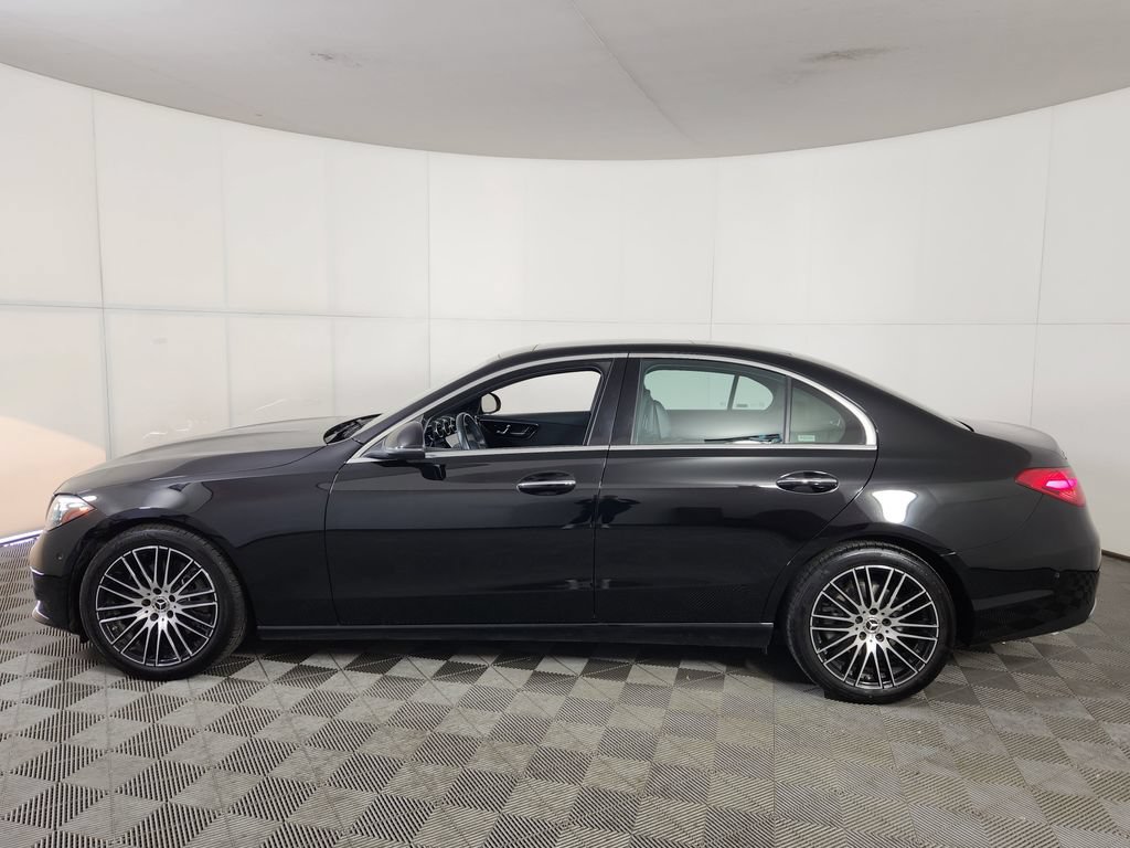 Used 2025 Mercedes-Benz C 300 4MATIC Sedan image 4