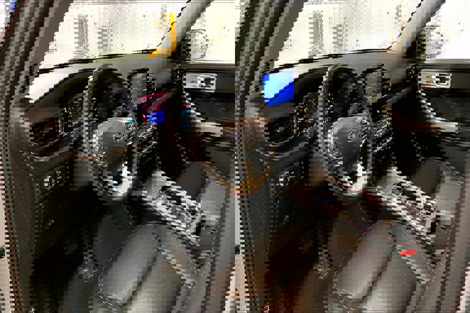 Certified 2022 Ford Explorer Limited w/ Equipment Group 301A image 16