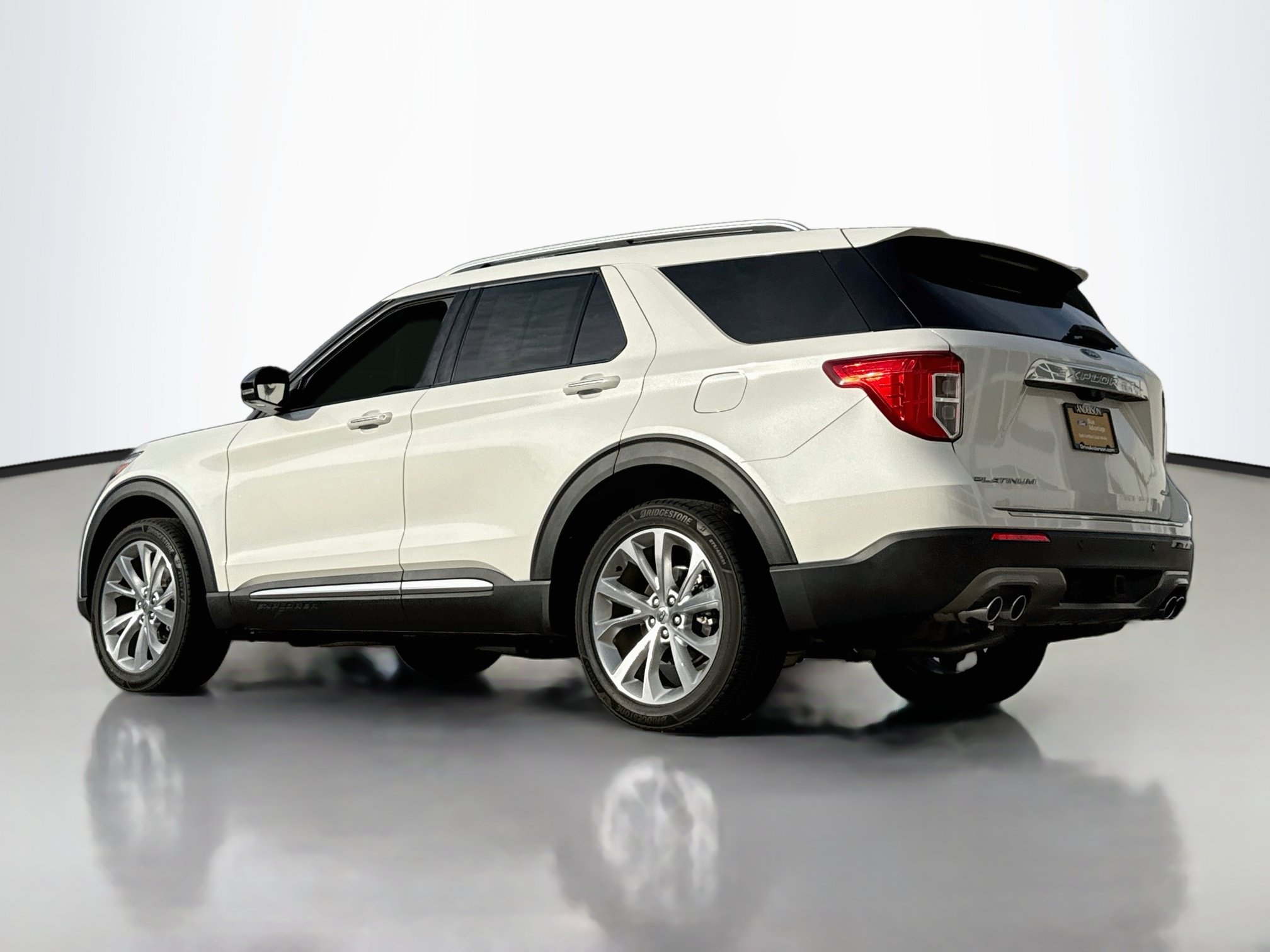 Certified 2023 Ford Explorer Platinum w/ Technology Package AWD/4WD image 5