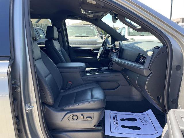 Used 2025 Chevrolet Suburban Z71 AWD/4WD image 19