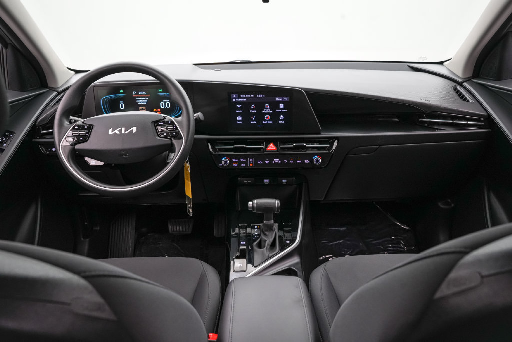 Used 2025 Kia Niro LX FWD image 14