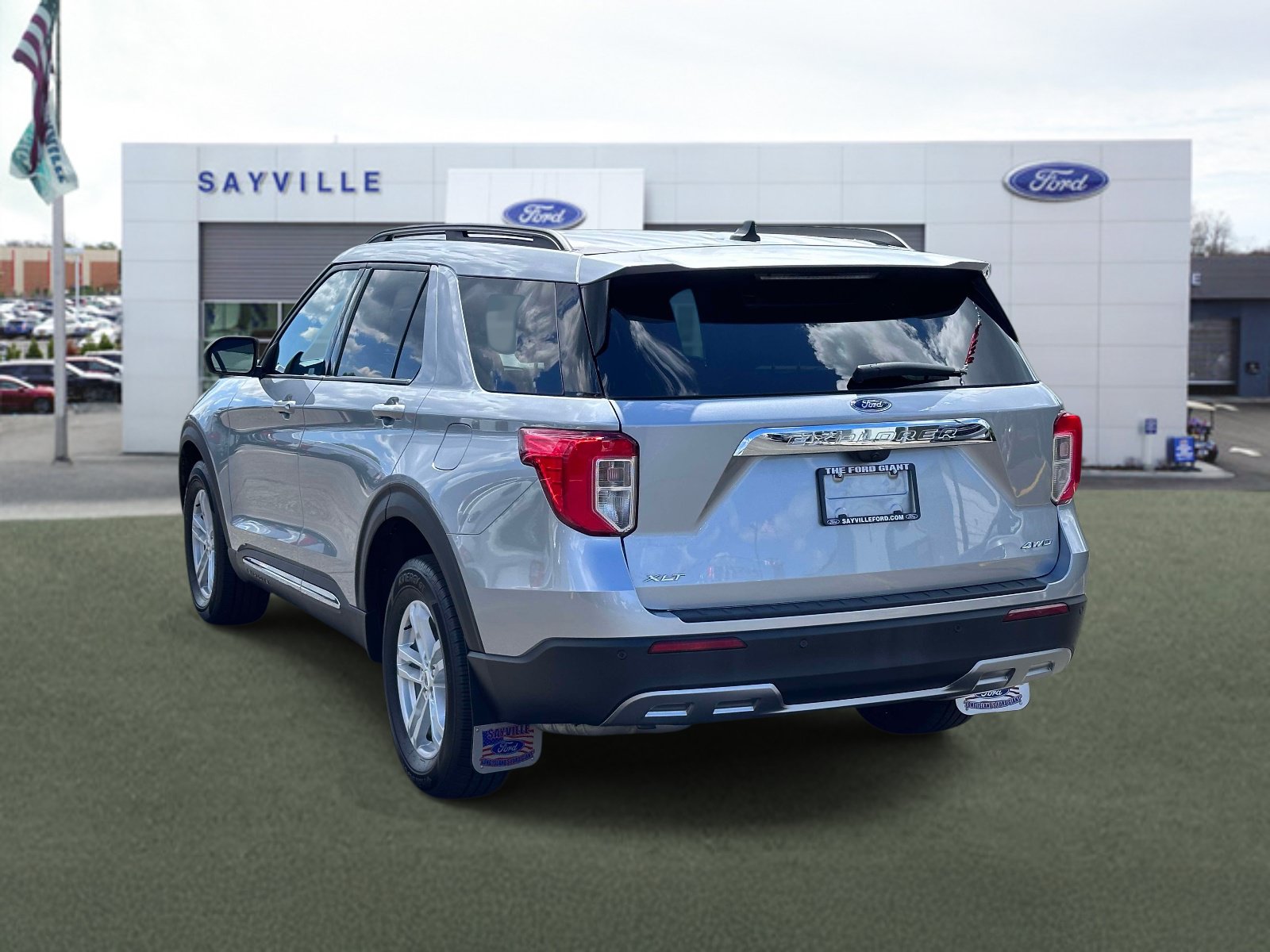 Certified 2024 Ford Explorer XLT w/ Equipment Group 202A AWD/4WD image 4