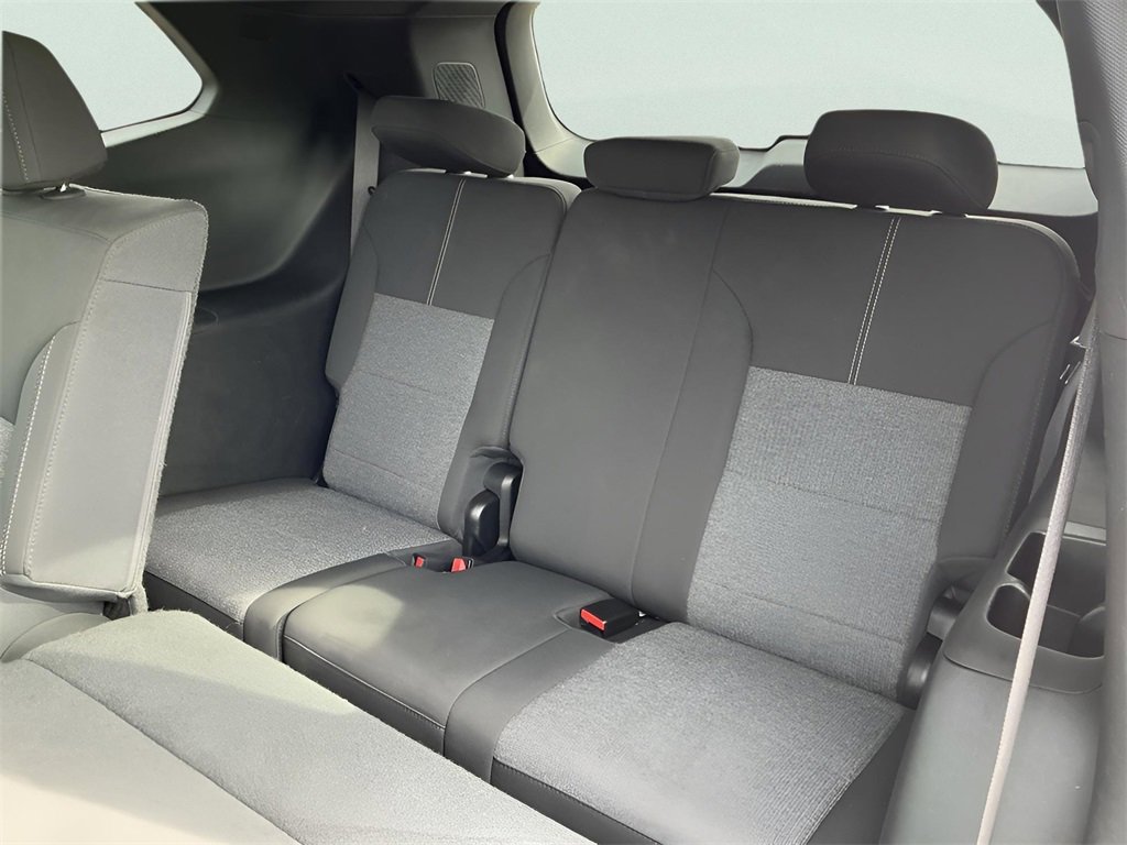 Used 2025 GMC Acadia Elevation image 30