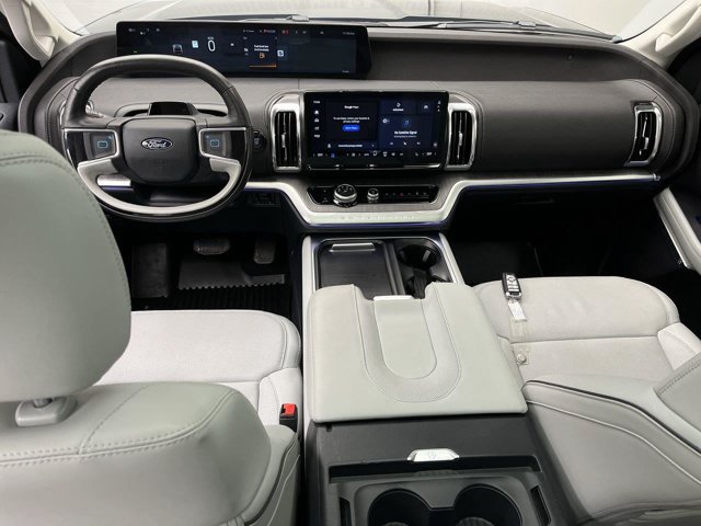 Certified 2025 Ford Expedition Platinum w/ Platinum Ultimate Package AWD/4WD image 4