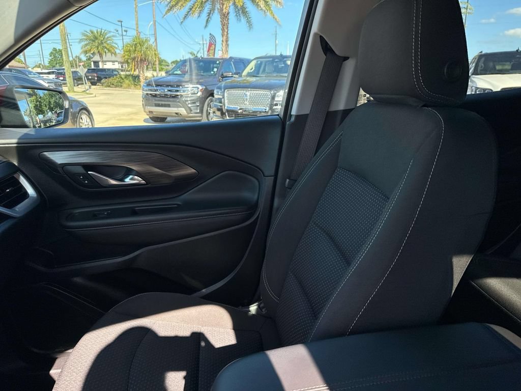 Used 2024 GMC Terrain SLE FWD image 18