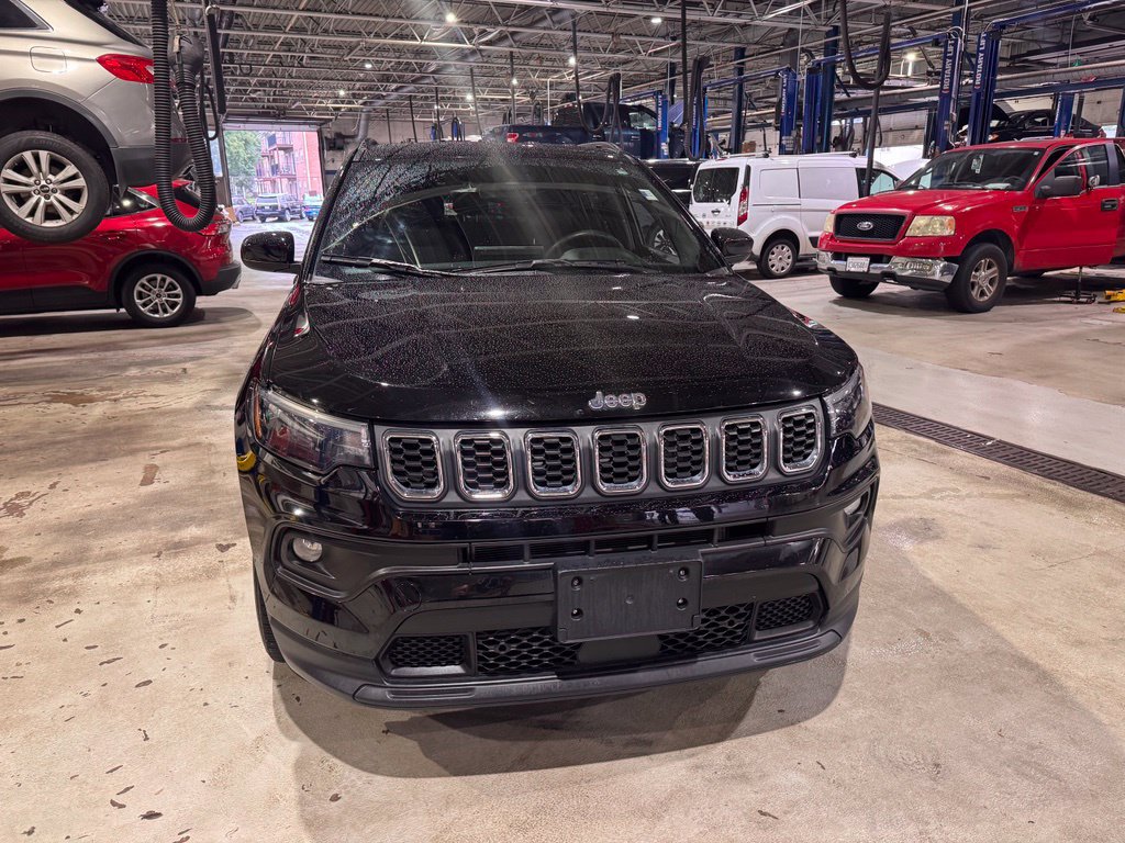 Used 2024 Jeep Compass Latitude AWD/4WD image 8