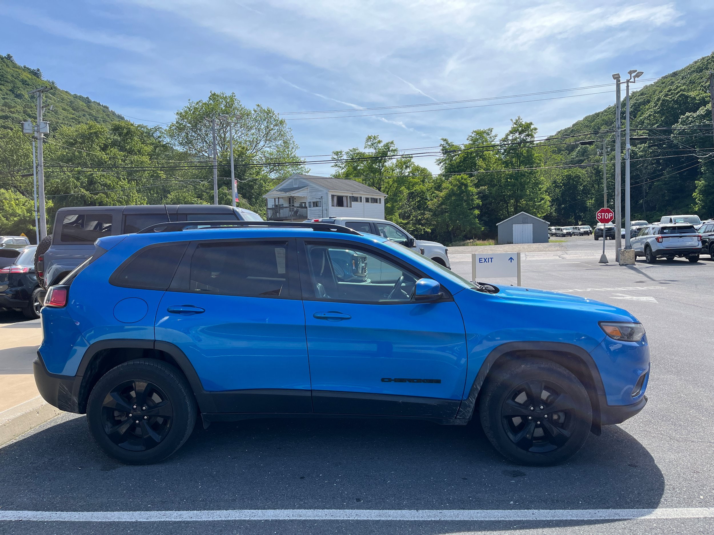 Used 2020 Jeep Cherokee Latitude Plus AWD/4WD image 4