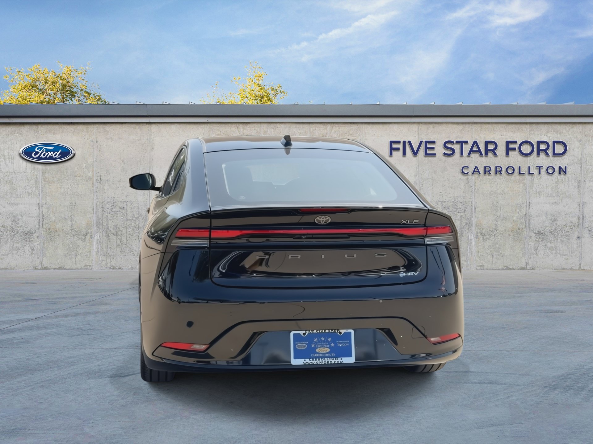 Used 2024 Toyota Prius XLE FWD image 7