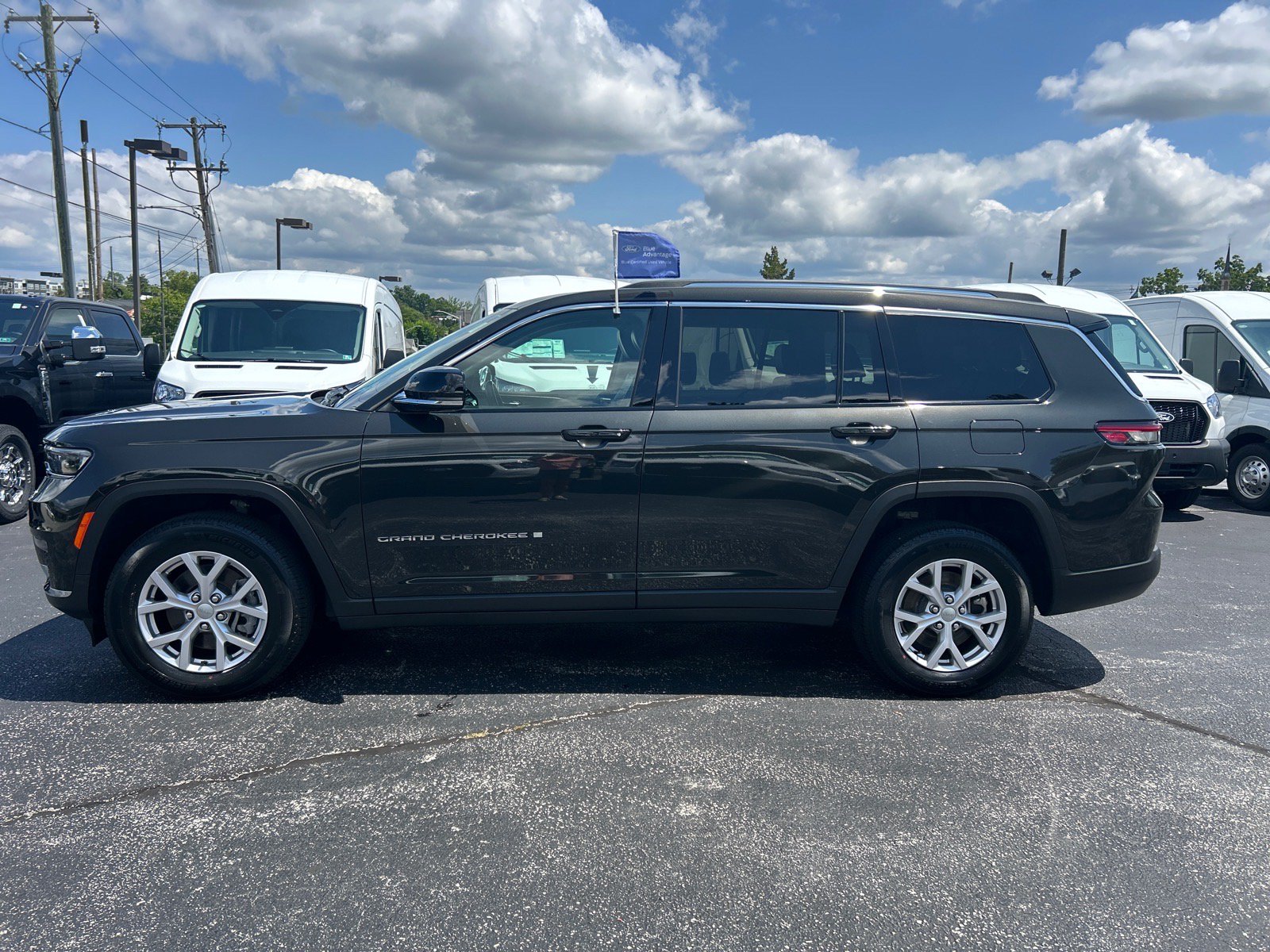 Used 2021 Jeep Grand Cherokee L Limited AWD/4WD image 4