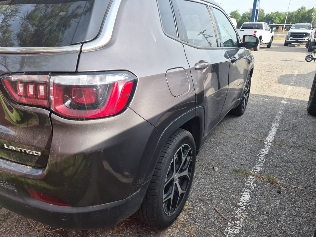 Used 2024 Jeep Compass Limited AWD/4WD image 9