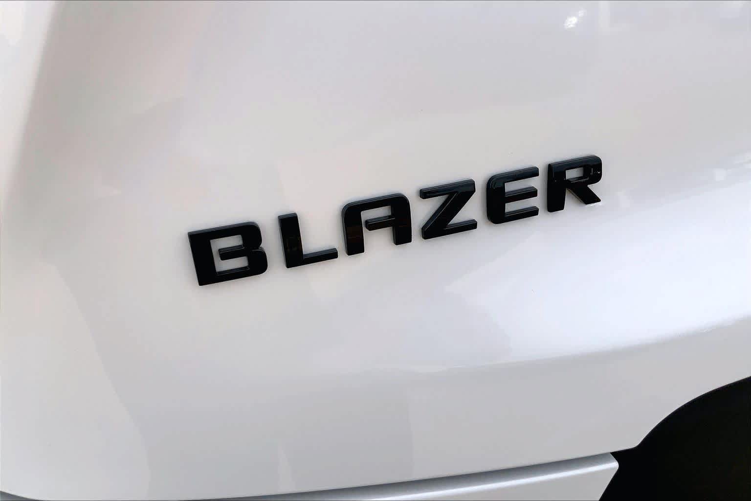 Used 2023 Chevrolet Blazer LT w/ Midnight/Sport Edition FWD image 10