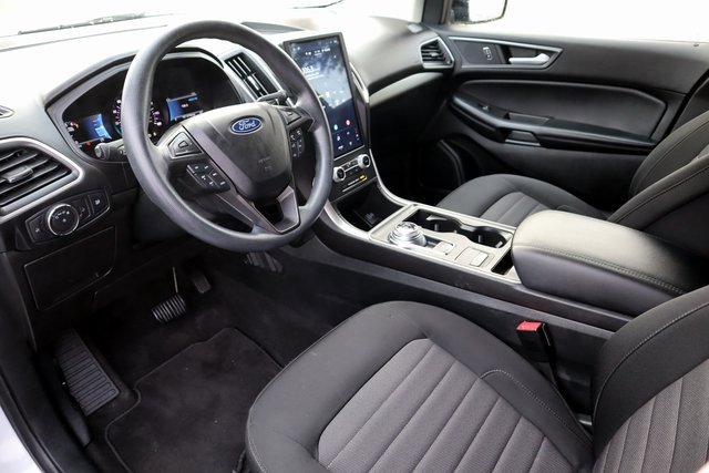 Certified 2022 Ford Edge SE w/ Black Appearance Package image 3