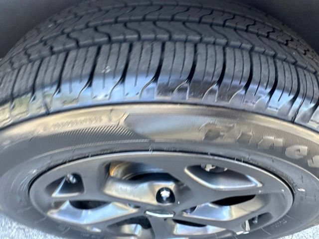 Used 2024 Chrysler Pacifica Limited FWD image 13