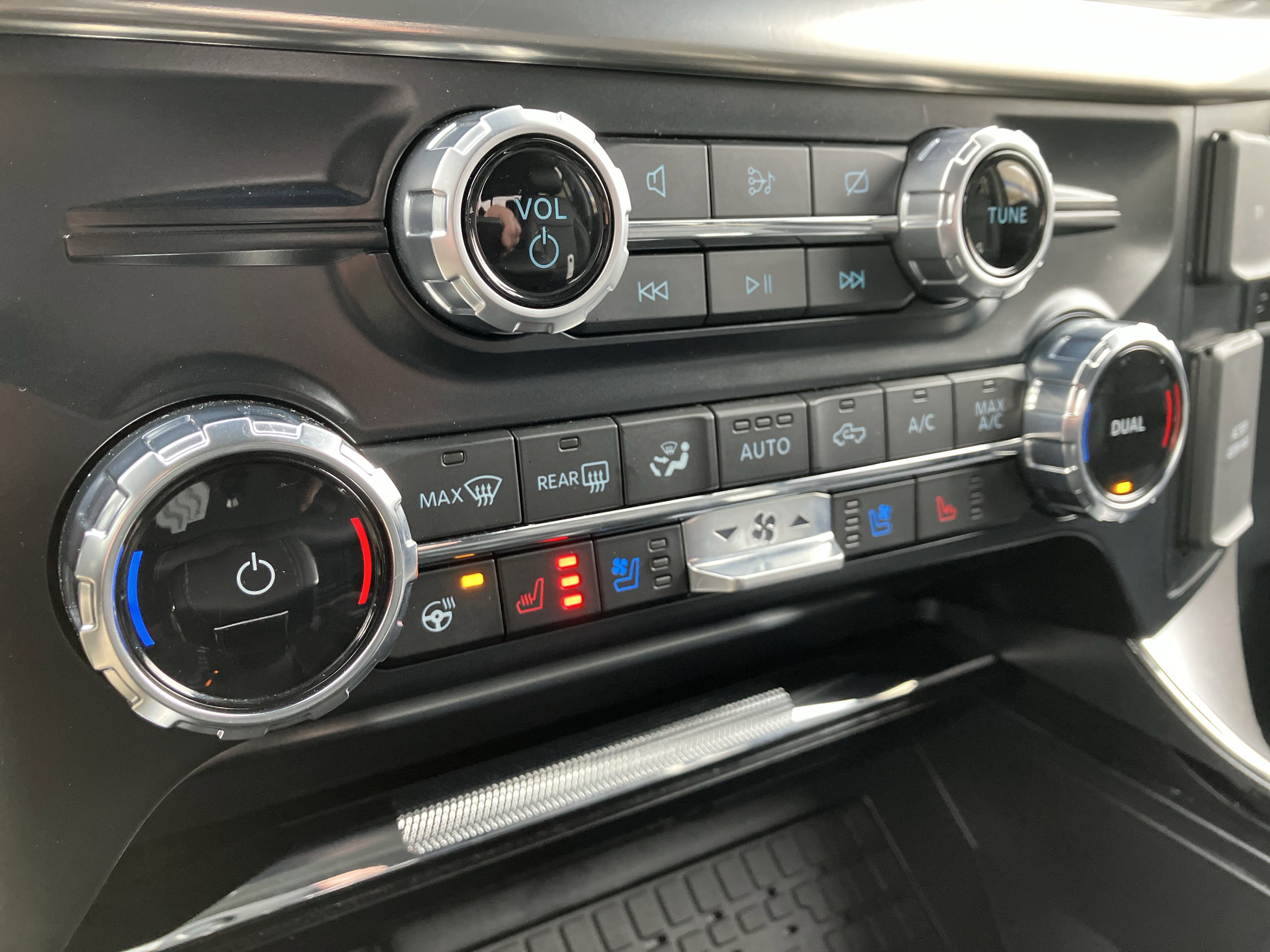 Certified 2023 Ford F150 Lariat w/ Equipment Group 502A High image 26