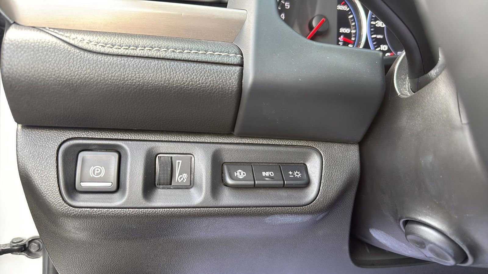 Used 2023 GMC Acadia Denali image 18