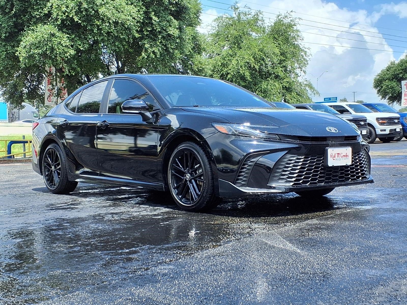 Used 2025 Toyota Camry SE FWD image 4
