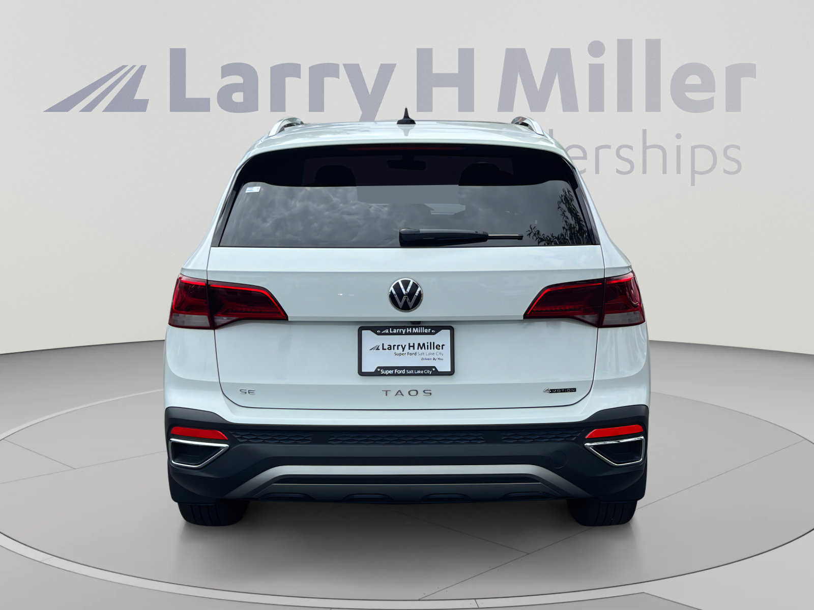 Used 2024 Volkswagen Taos SE w/ Panoramic Sunroof Package AWD/4WD image 4