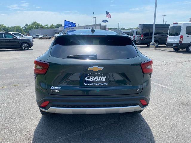 Used 2025 Chevrolet Trax LT FWD image 6