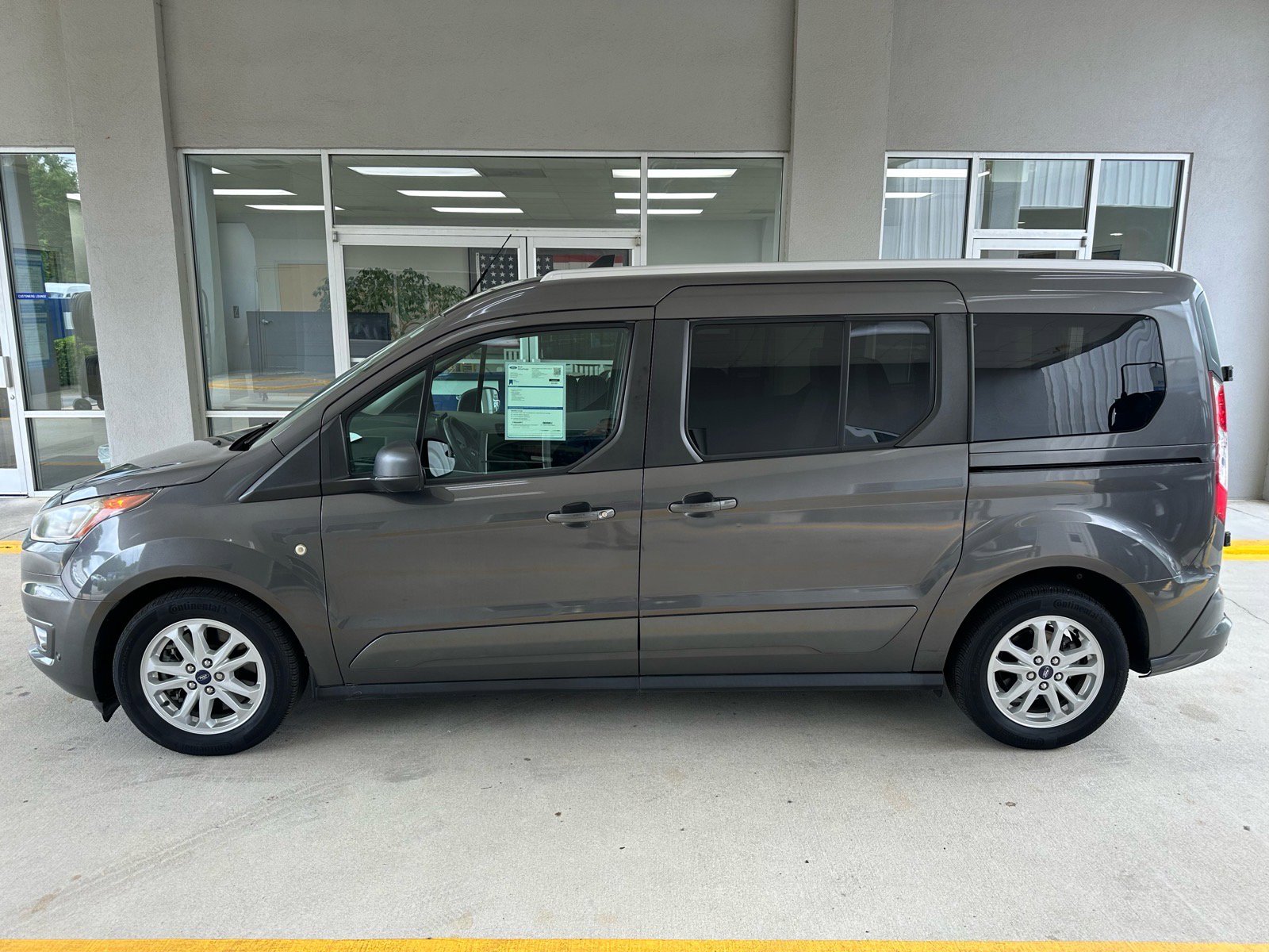 Certified 2019 Ford Transit Connect XLT FWD image 5