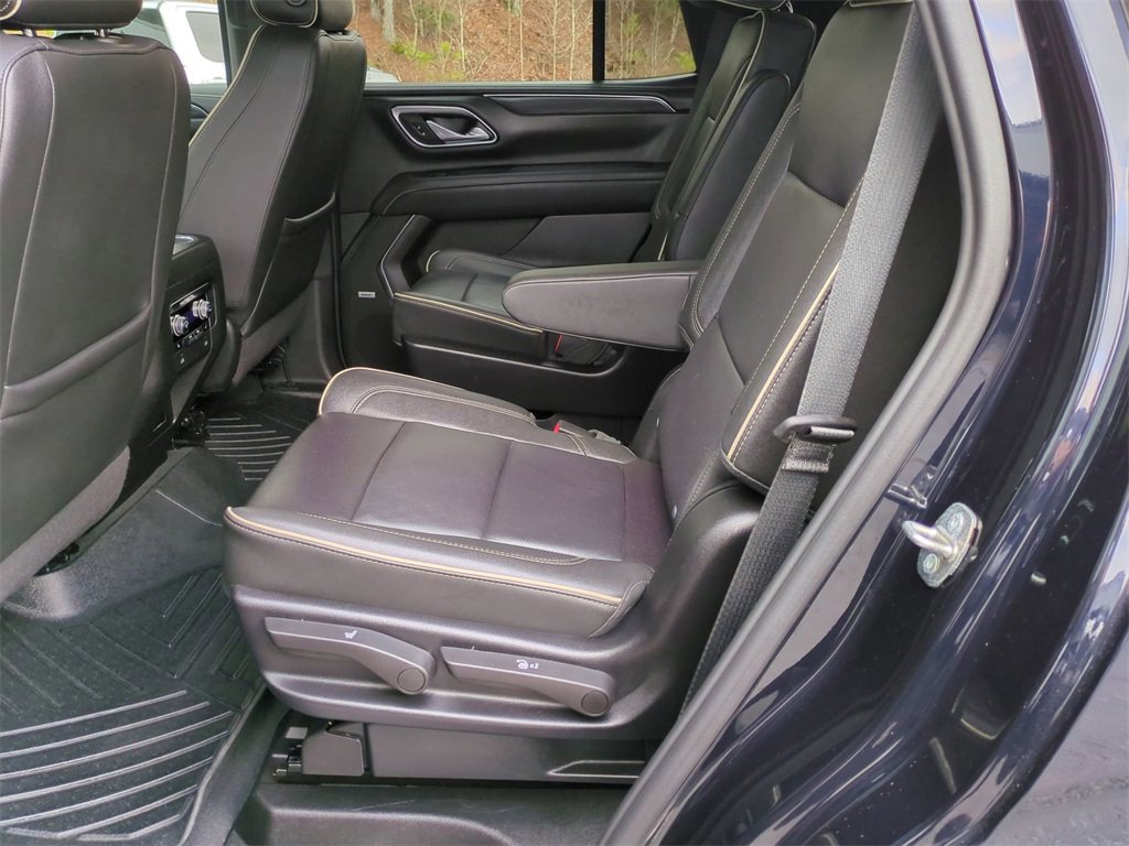 Used 2024 GMC Yukon SLT w/ SLT Luxury Package image 14