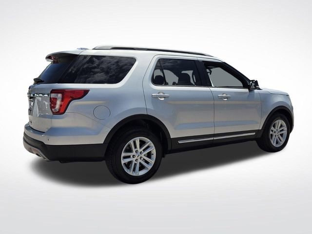 Certified 2017 Ford Explorer XLT w/ Equipment Group 201A FWD image 5
