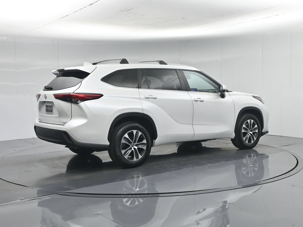 Used 2023 Toyota Highlander XLE FWD image 32