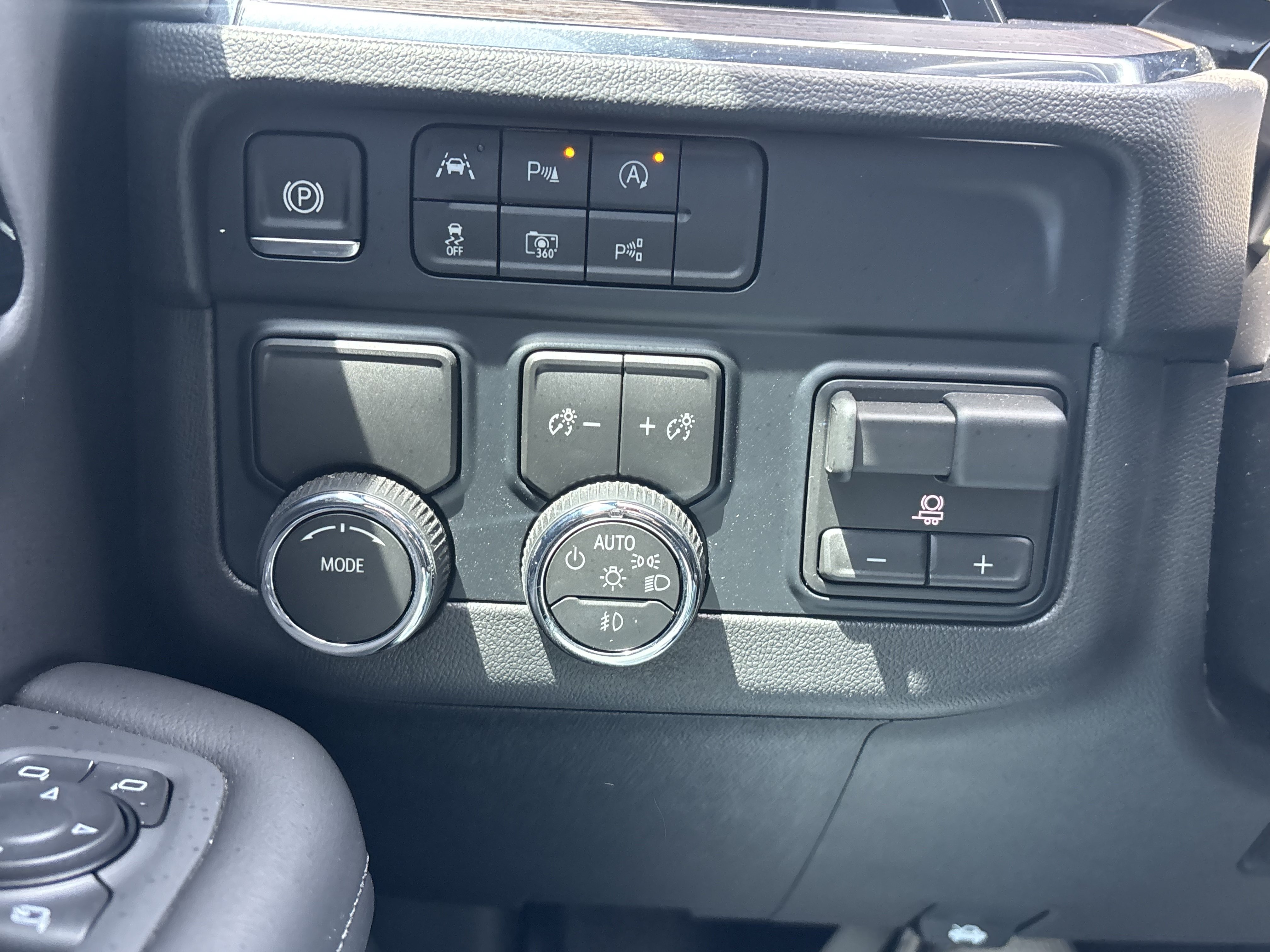 Used 2026 Chevrolet Tahoe LT w/ Comfort Package RWD image 40