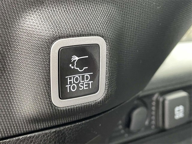 Used 2023 Jeep Grand Cherokee Altitude image 9