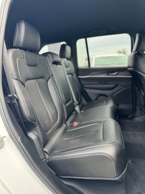 Used 2024 Jeep Grand Cherokee Limited AWD/4WD image 28