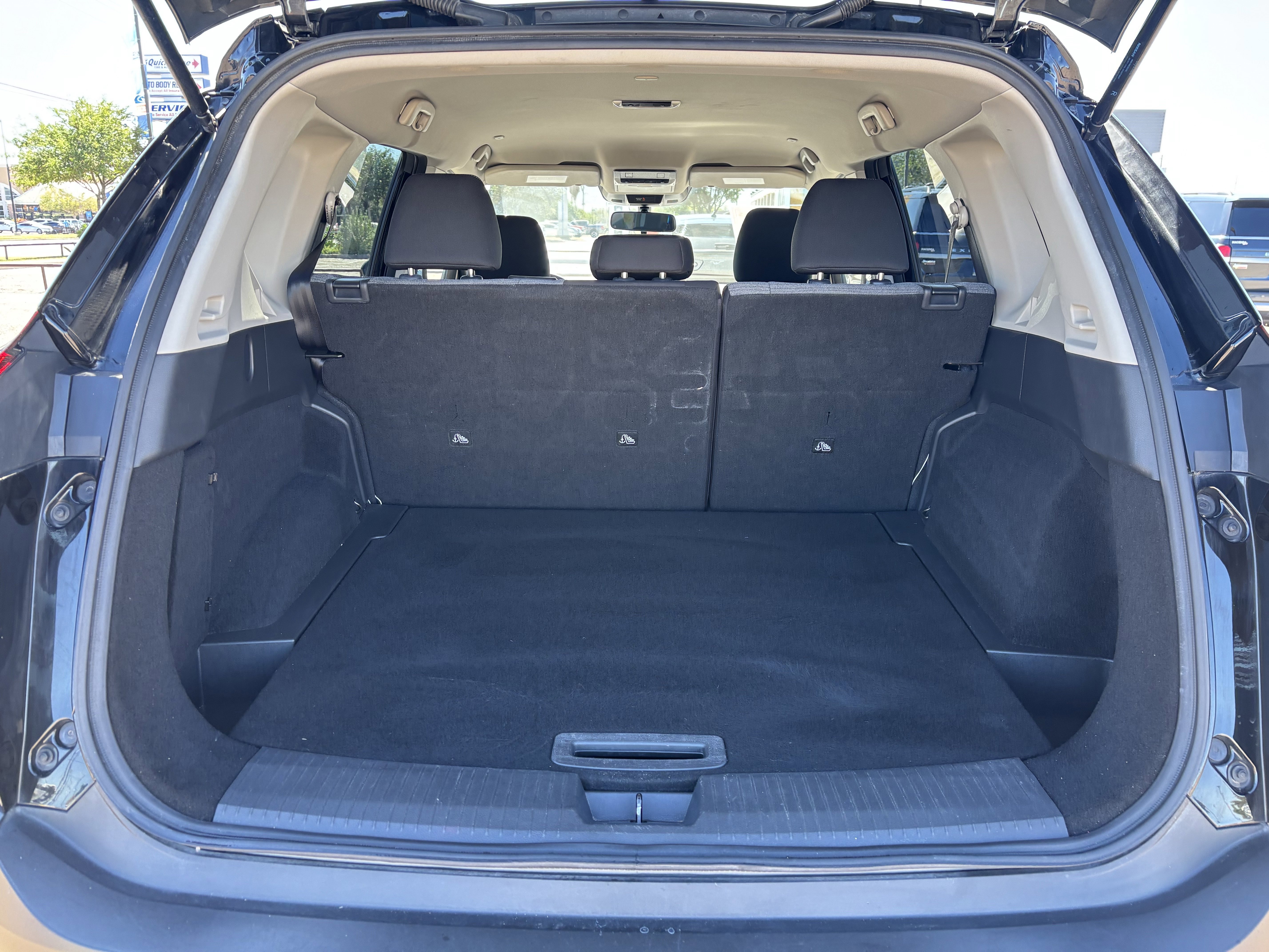 Used 2023 Nissan Rogue SV image 18