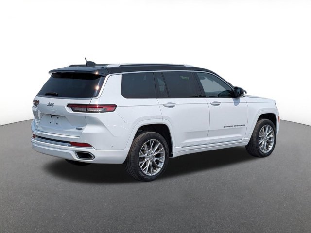 Used 2023 Jeep Grand Cherokee L Summit w/ Luxury Tech Group V AWD/4WD image 3