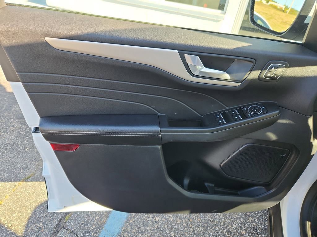 Certified 2022 Ford Escape SEL w/ Technology Package image 9