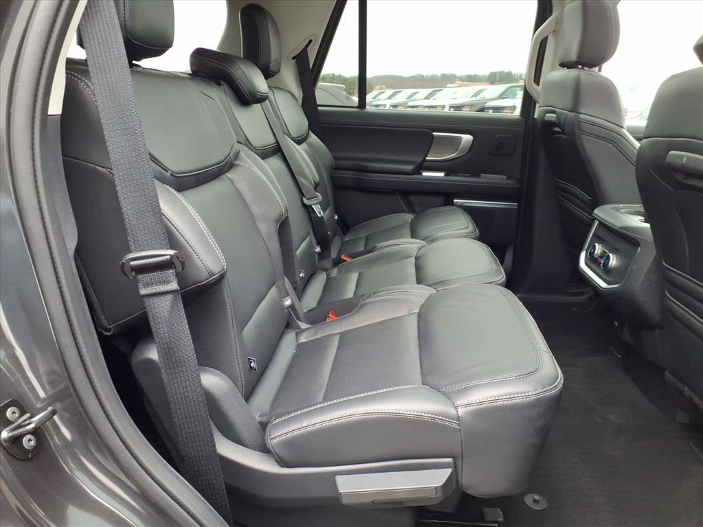 Certified 2025 Ford Expedition Platinum w/ Driver's Package image 10