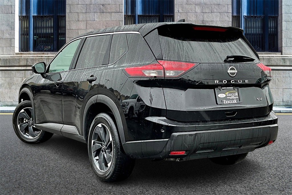 Used 2024 Nissan Rogue SV image 10