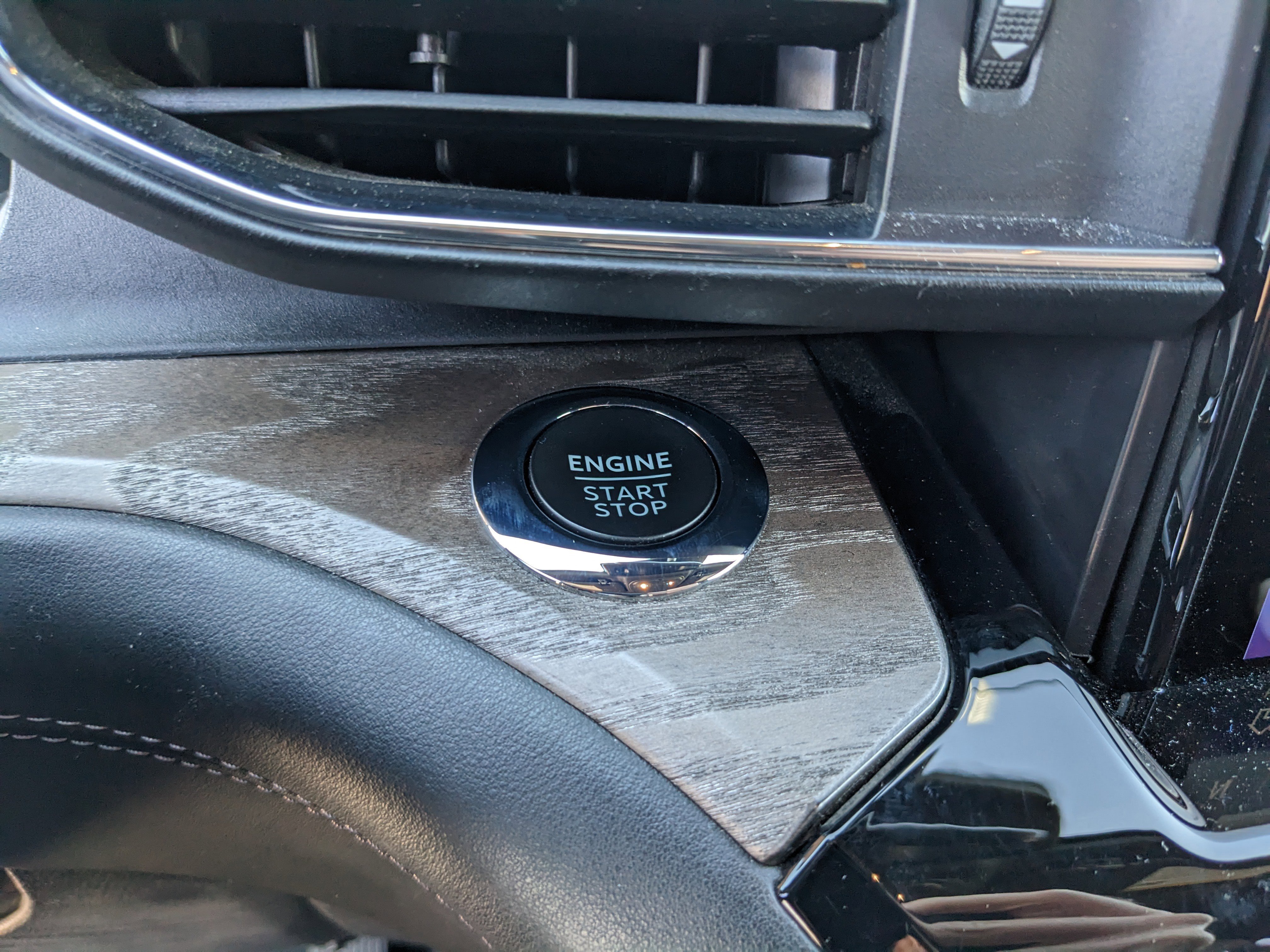 Certified 2022 Ford Explorer Platinum w/ Equipment Group 601A image 29