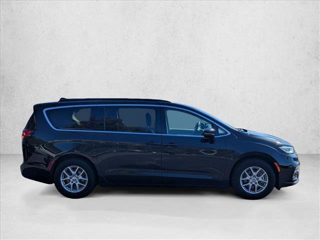 Used 2022 Chrysler Pacifica Touring-L image 4