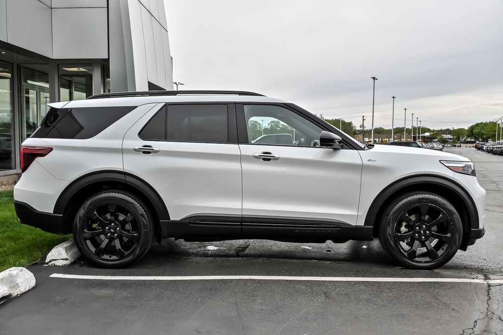 Certified 2023 Ford Explorer ST-Line AWD/4WD image 11