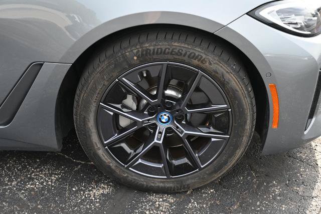 Used 2022 BMW i4 eDrive40 w/ Premium Package RWD image 17