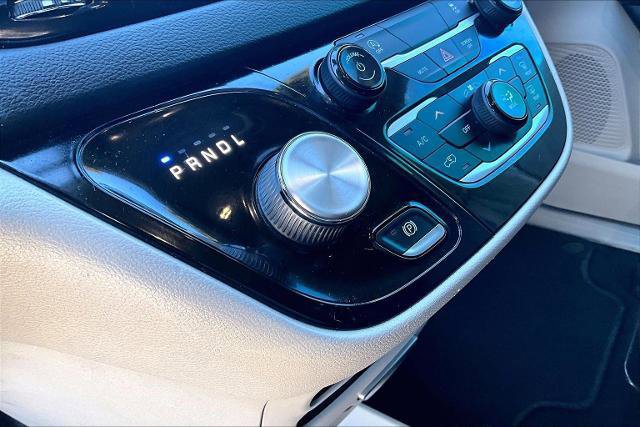 Used 2022 Chrysler Voyager LX image 17