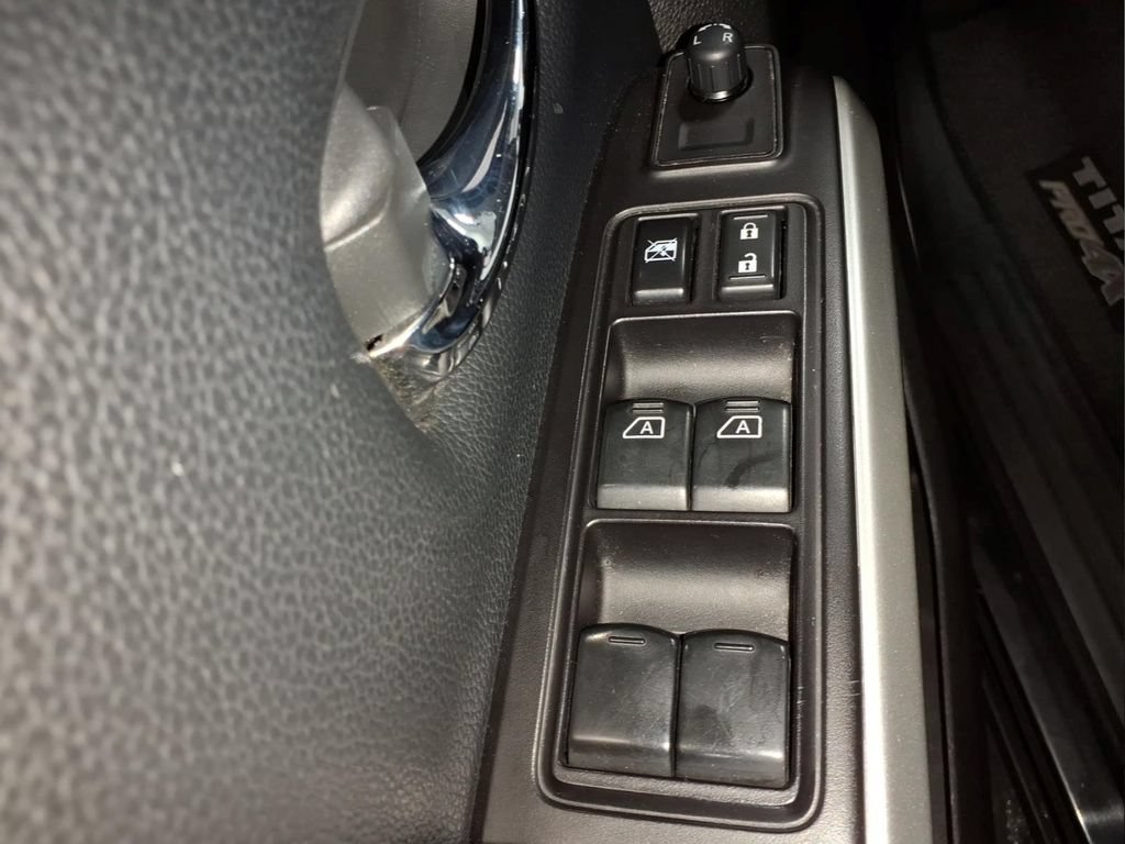 Used 2019 Nissan Titan PRO-4X AWD/4WD image 15