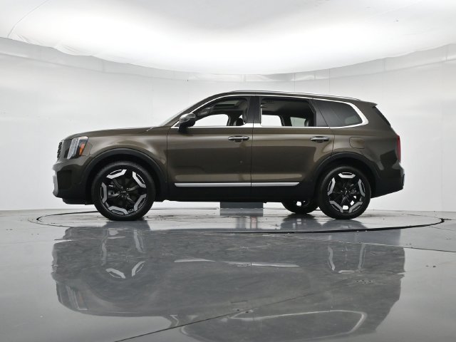 Used 2025 Kia Telluride S FWD image 39