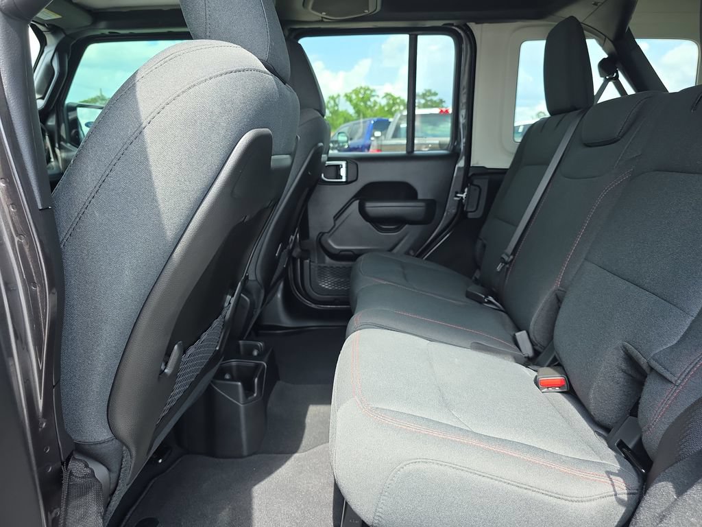 Used 2024 Jeep Wrangler Unlimited Rubicon w/ Technology Group AWD/4WD image 28