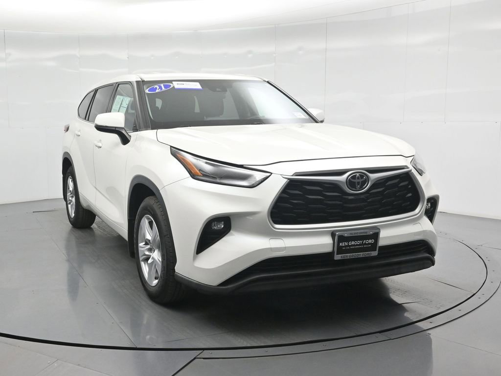 Used 2021 Toyota Highlander LE image 2