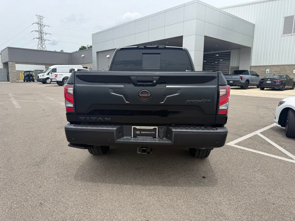 Used 2022 Nissan Titan PRO-4X w/ Pro-4x Convenience Package AWD/4WD image 6