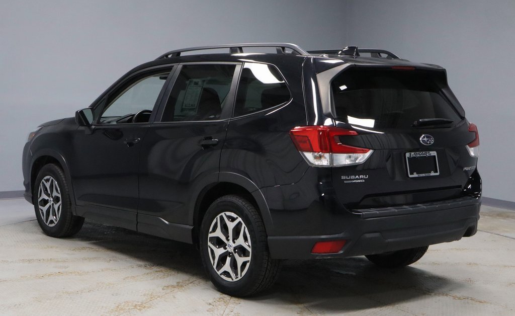 Used 2022 Subaru Forester Premium image 3