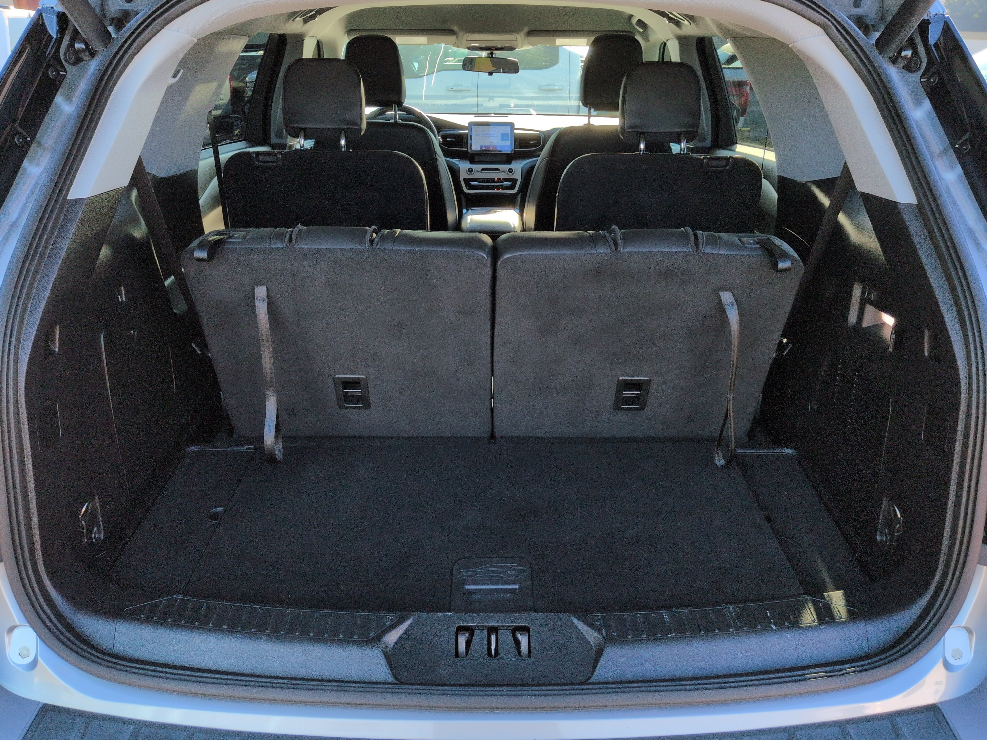 Certified 2022 Ford Explorer XLT w/ Equipment Group 202A RWD image 11