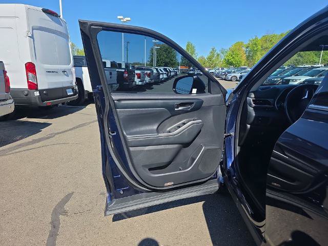 Used 2021 Toyota Highlander XLE AWD/4WD image 20