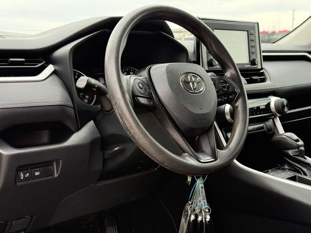 Used 2021 Toyota RAV4 LE image 12