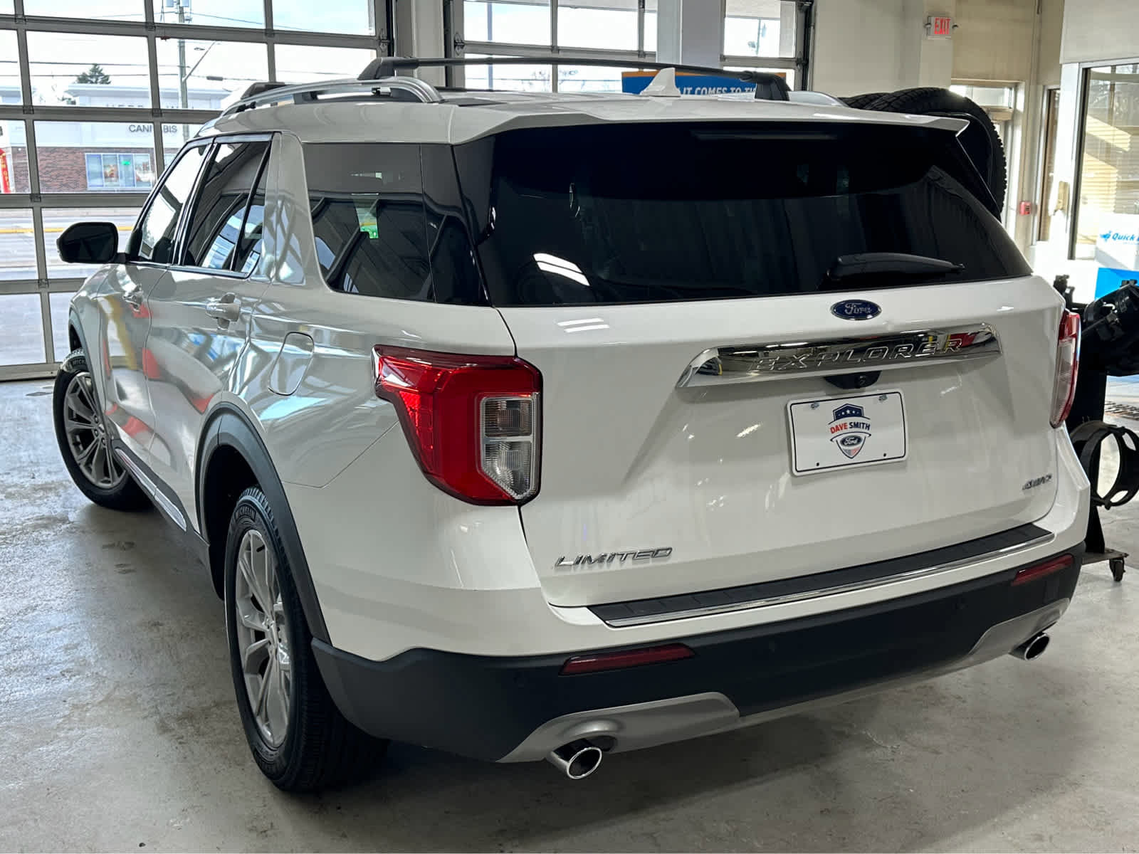 Certified 2023 Ford Explorer Limited w/ Limited Technology Package image 7